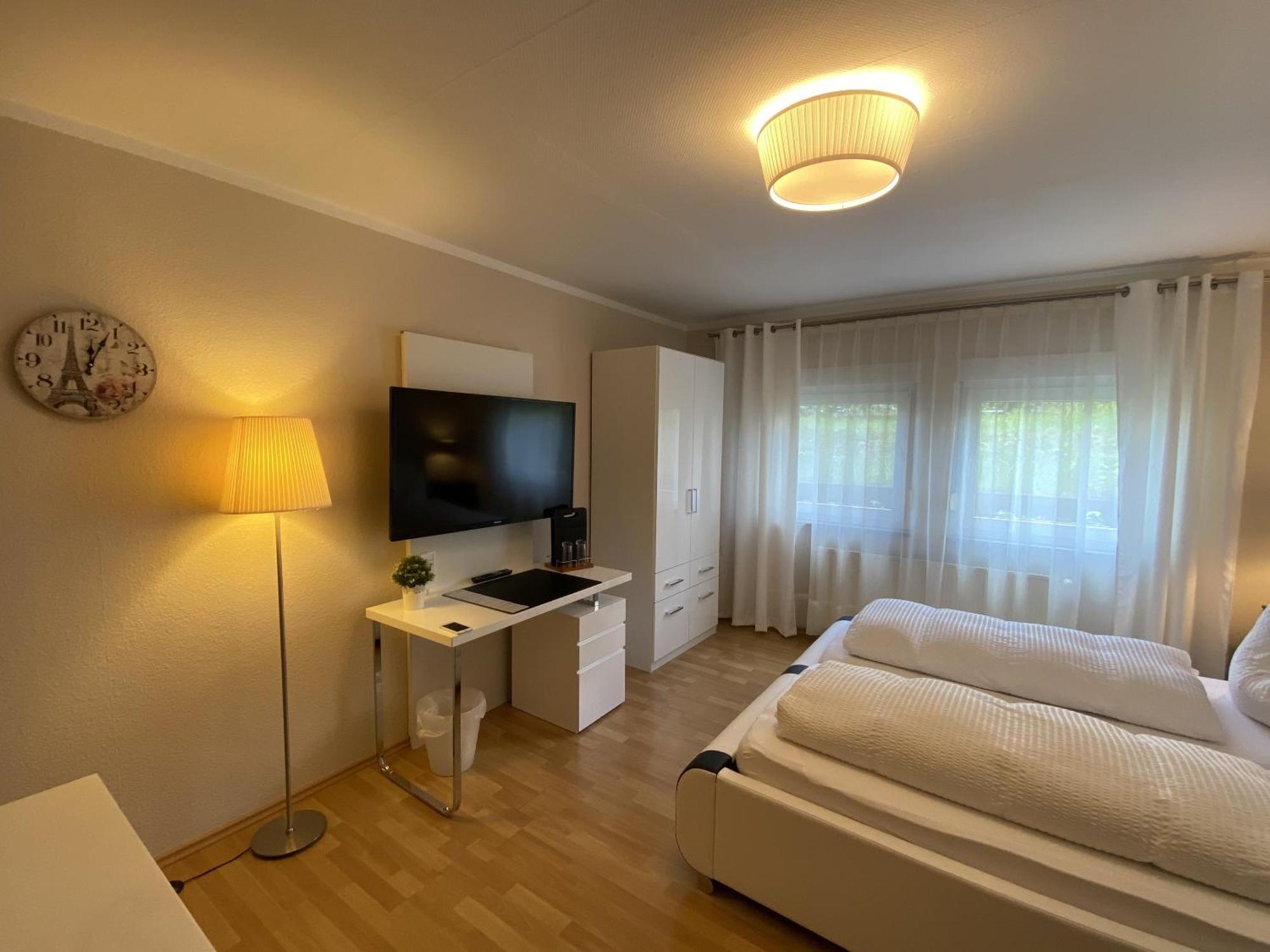 Apartments Und Zimmer Gaestehaus Matthias Dresden Oda fotoğraf