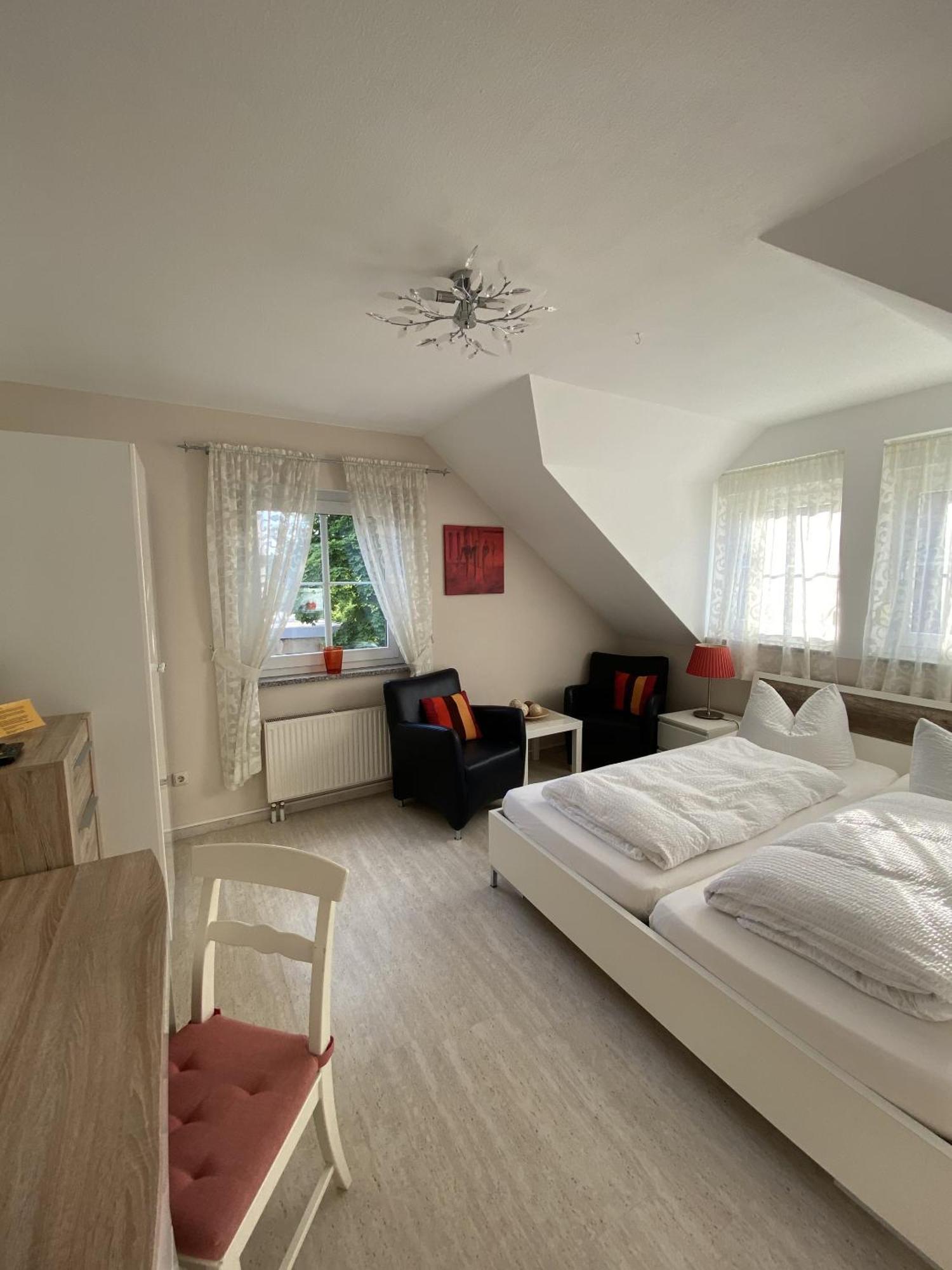 Apartments Und Zimmer Gaestehaus Matthias Dresden Oda fotoğraf