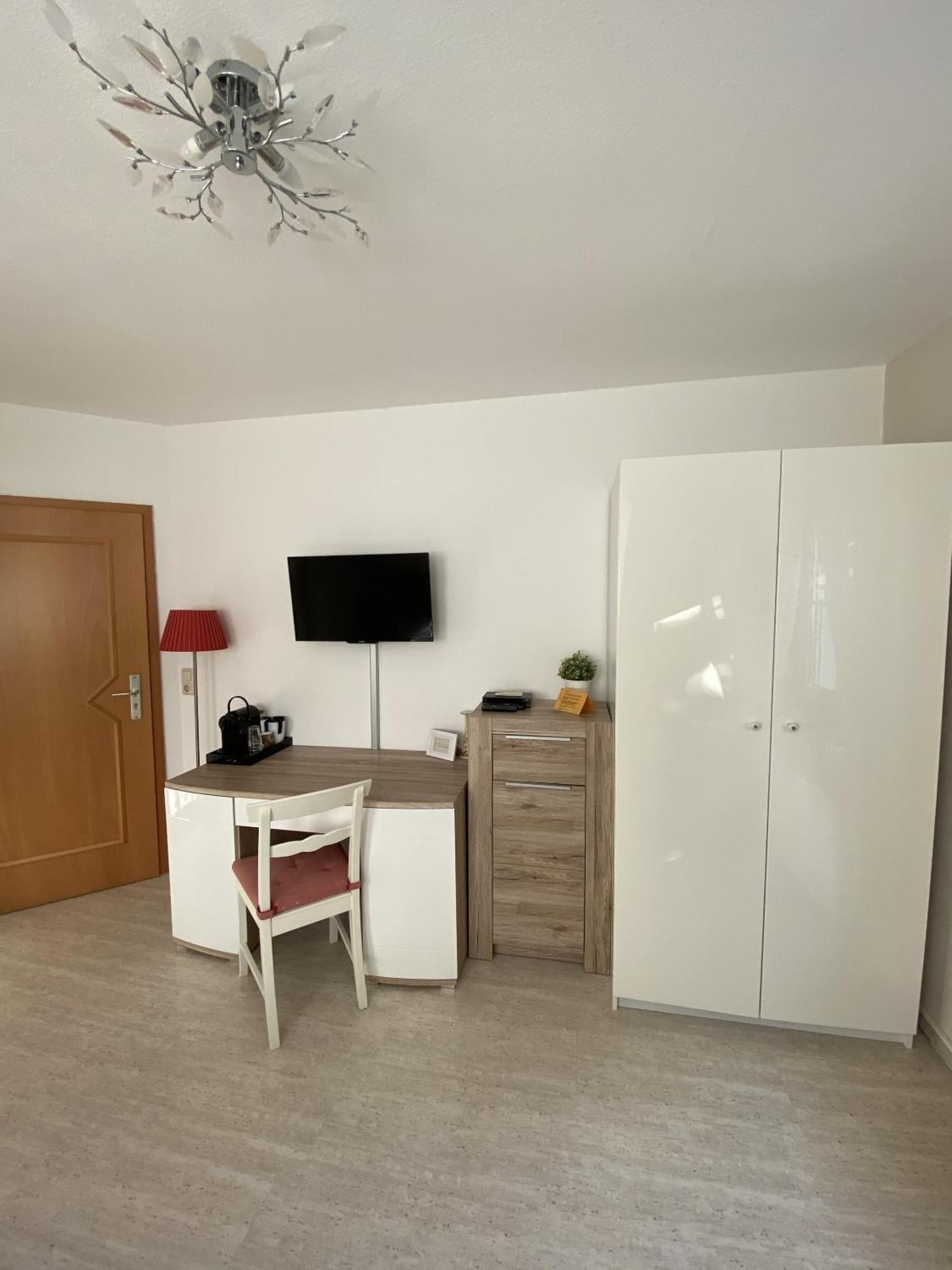 Apartments Und Zimmer Gaestehaus Matthias Dresden Oda fotoğraf