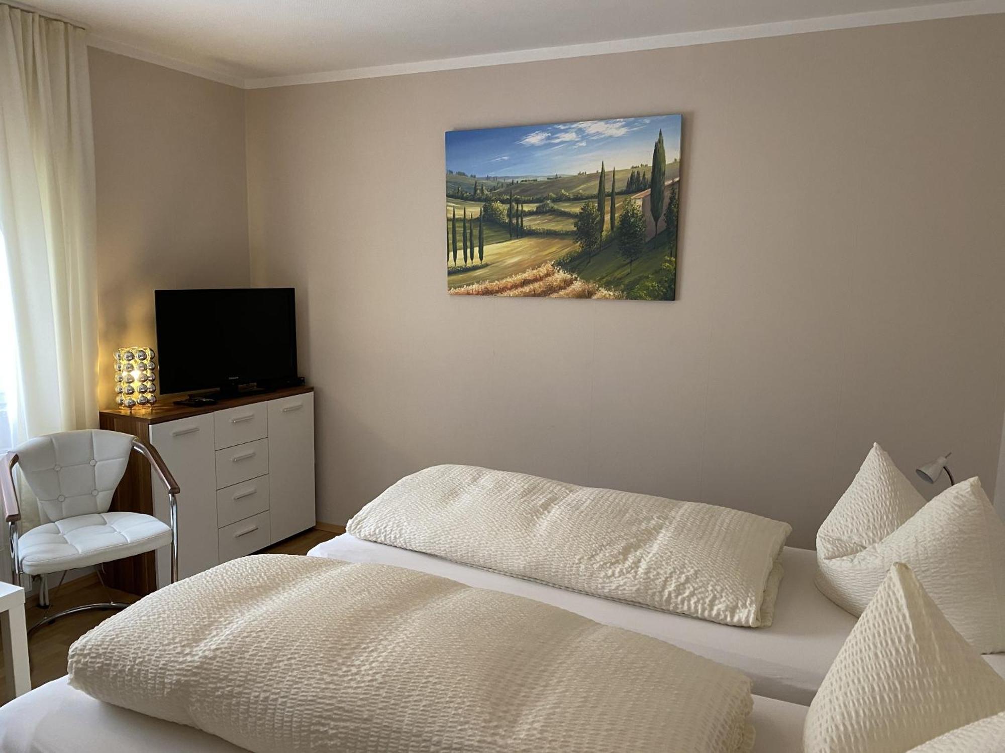 Apartments Und Zimmer Gaestehaus Matthias Dresden Oda fotoğraf